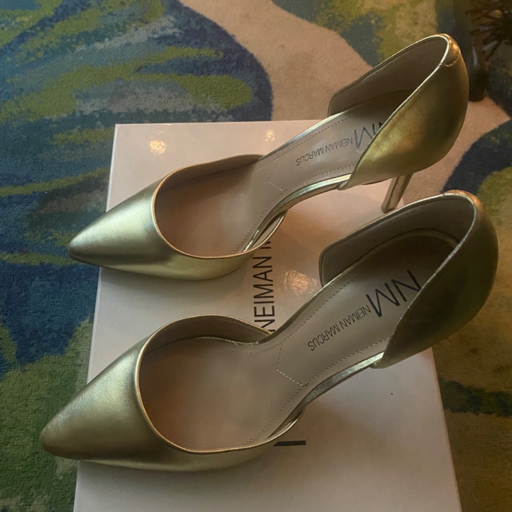 Neiman Marcus - Picture 3 of 5